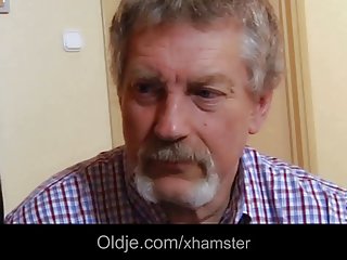 سفید پسر در سکس تپل زیبا تخت, زن سیاه و سفید